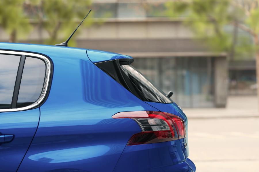 Детали интерьера Peugeot 308 Road Trip 2020 года  (WW) (фото 12 из 26)